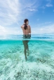 Фото девушки в море для нанесения на футболку